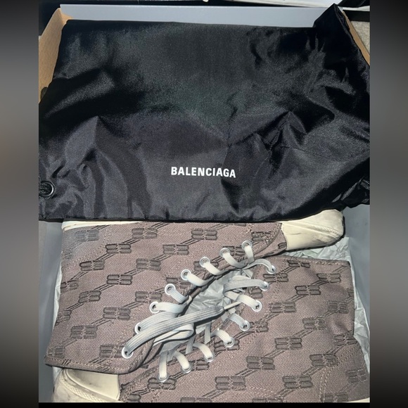 Balenciaga - Picture 8 of 8